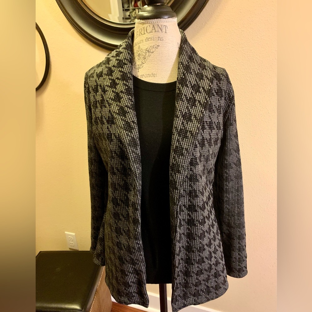 LN DARLING COLDWATER CREEK PEPLIN LONG SLEEVE JACKET. SAYS SZ XS BUT IS A SM.